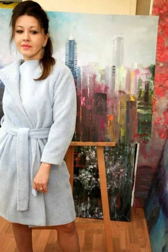 Beautiful painter Claudia Kusznirczuk turning ambstiousness in to success